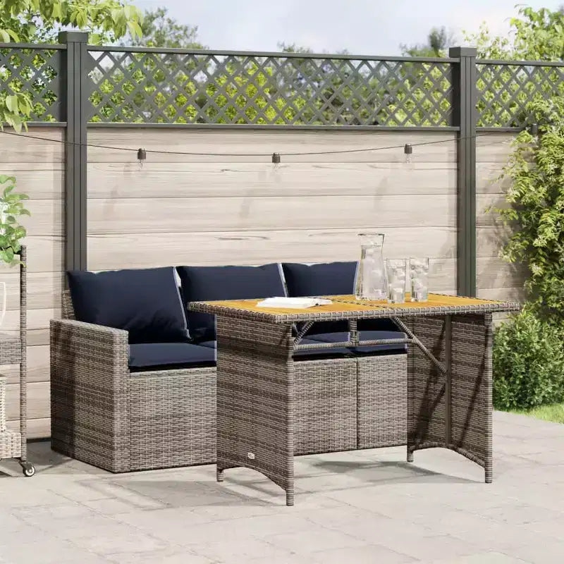 vidaXL Set da pranzo da esterno per patio 2 pezzi in polyrattan con cuscini Divano a 3 posti e tavolo in legno di acacia - Grigio/Blu scuro