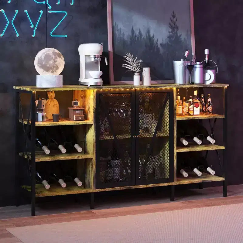 Mobile bar industriale con portabottiglie e mensole