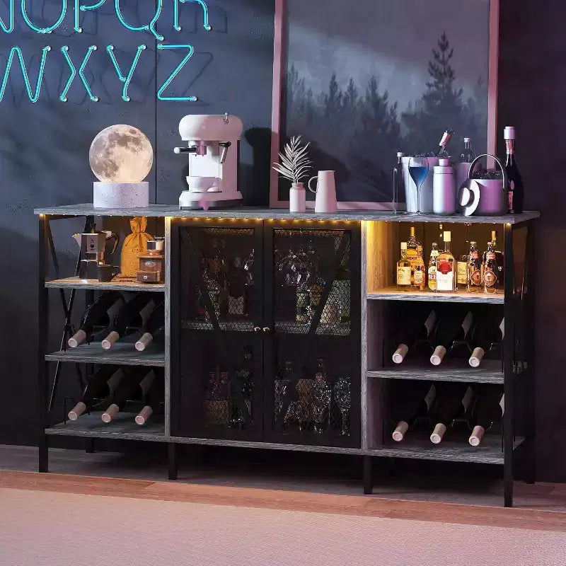 Mobile bar industriale con portabottiglie e mensole