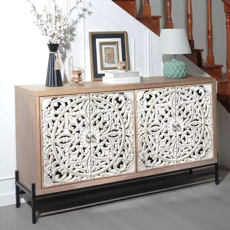 Mobile contenitore vintage da 59'' con 4 ante in legno intagliato e 2 ripiani
