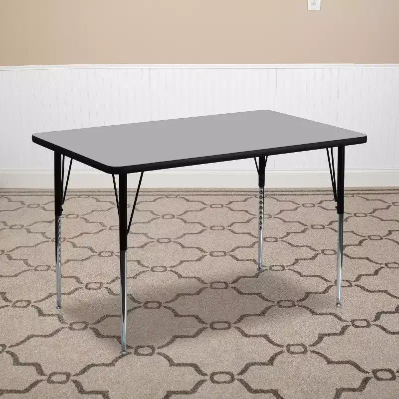 Tavolo per attività rettangolare 24"L x 48"P con gambe regolabili