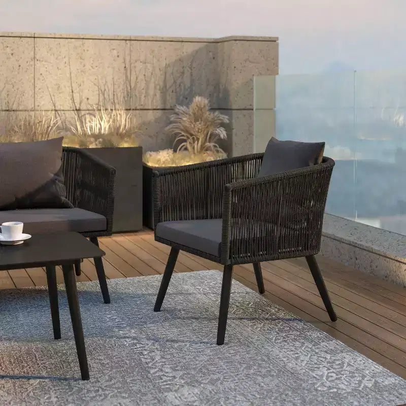 Flash Furniture Kierra Set 4 Pezzi da Conversazione Nero per Ogni Stagione con Cuscini Grigi Sfoderabili e Tavolino da Caffè in Metallo