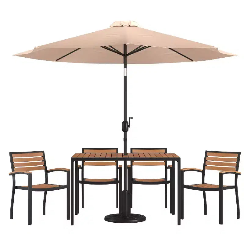 Set da tavolo da patio Emma e Oliver da 7 pezzi - 4 sedie impilabili in finto teak sintetico - Tavolo in finto teak - Ombrellone con base