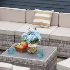 Set di mobili da giardino Outsunny da 7 pezzi, set da conversazione in vimini da esterno, divano componibile in rattan PE per tutte le stagioni con tavolo effetto legno, cuscini a righe