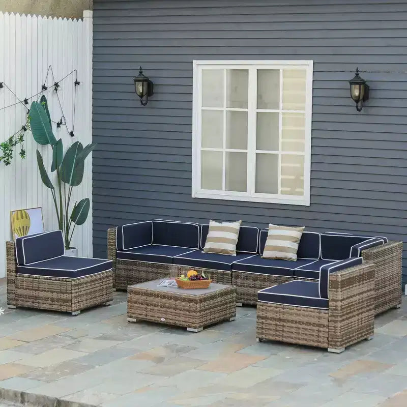 Set di mobili da giardino Outsunny da 7 pezzi, set da conversazione in vimini da esterno, divano componibile in rattan PE per tutte le stagioni con tavolo effetto legno, cuscini a righe