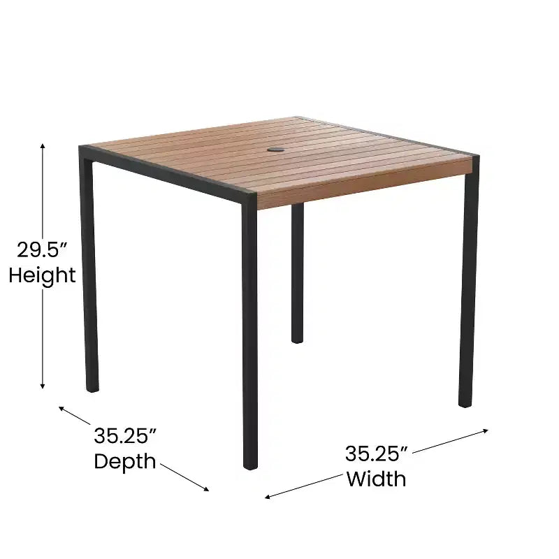 Merrick Lane Set da Pranzo da Esterno Cinque Pezzi in Finto Teak - Tavolo, Due Sedie Club Impilabili Senza Braccioli, Ombrellone Grigio da 2,7 m e Base