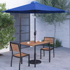 Merrick Lane Set da Pranzo da Esterno Cinque Pezzi in Finto Teak - Tavolo, Due Sedie Club Impilabili Senza Braccioli, Ombrellone Grigio da 2,7 m e Base