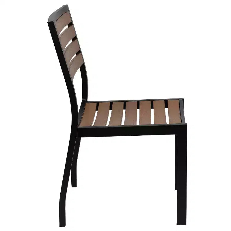 Merrick Lane Set da Pranzo da Esterno Cinque Pezzi in Finto Teak - Tavolo, Due Sedie Club Impilabili Senza Braccioli, Ombrellone Grigio da 2,7 m e Base