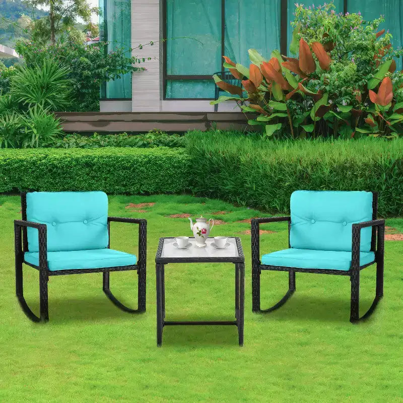 FDW Set di Mobili da Giardino 3 Pezzi, Sedie a Dondolo da Esterno, Set Bistrò, Sedie in Rattan per Tutte le Condizioni Atmosferiche con Cuscini e Tavolino da Caffè con Piano in Vetro