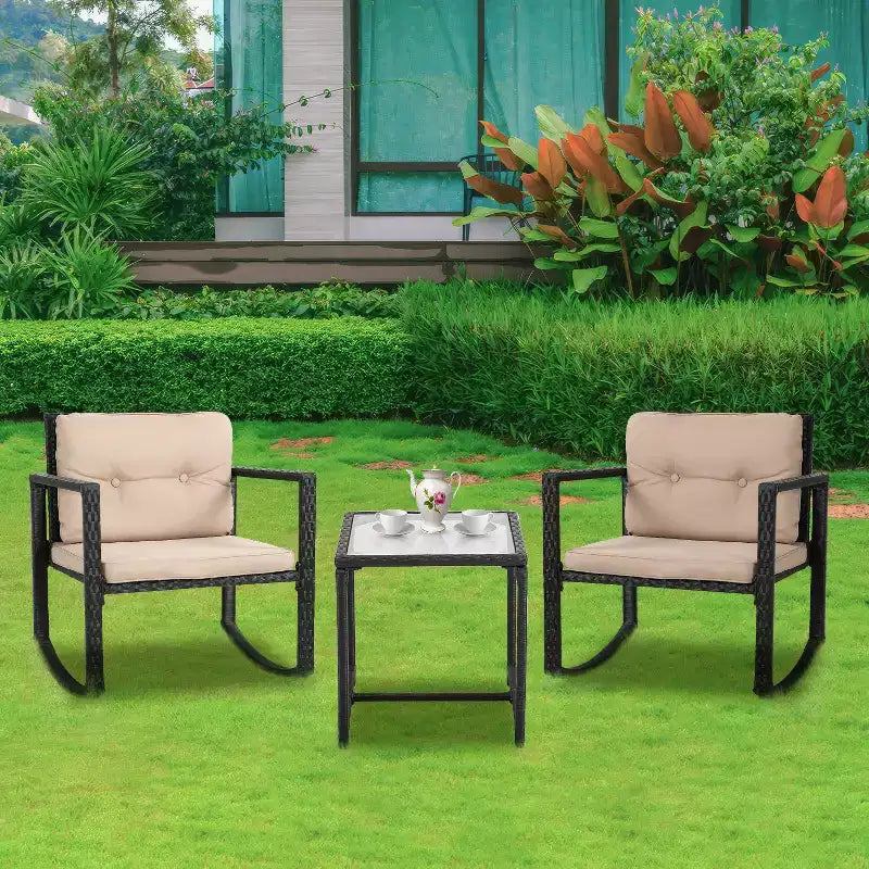 FDW Set di Mobili da Giardino 3 Pezzi, Sedie a Dondolo da Esterno, Set Bistrò, Sedie in Rattan per Tutte le Condizioni Atmosferiche con Cuscini e Tavolino da Caffè con Piano in Vetro