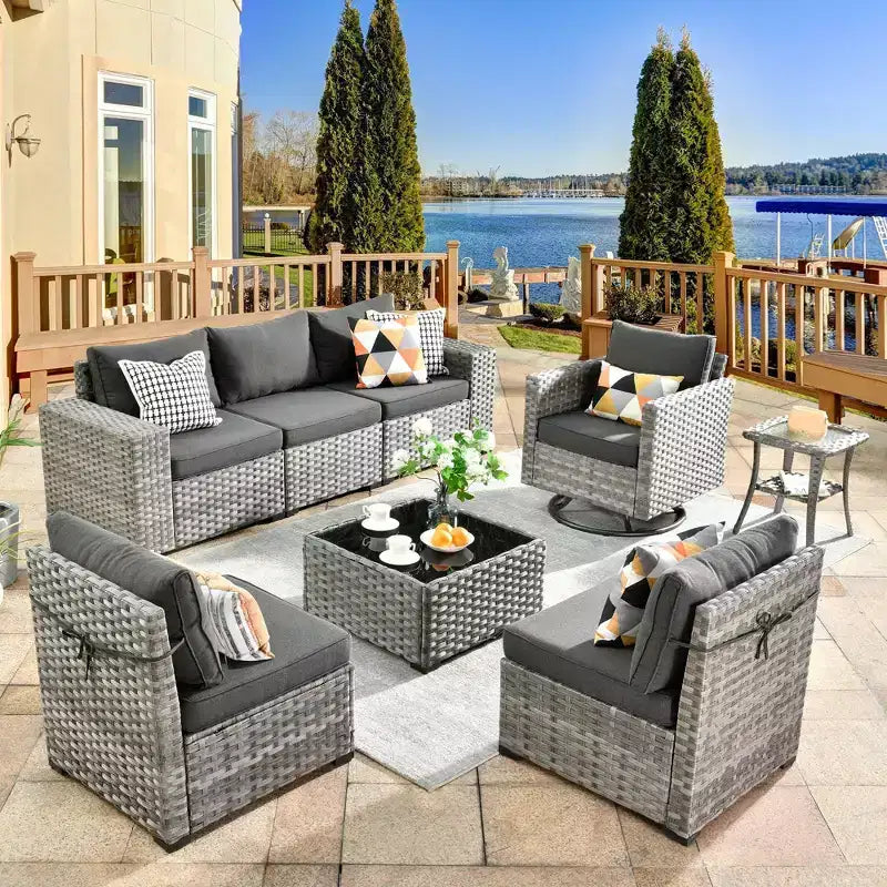 Marlton Set di mobili da esterno in vimini a 8 pezzi per patio, divano componibile con poltrona girevole e cuscini