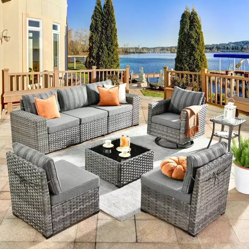 Marlton Set di mobili da esterno in vimini a 8 pezzi per patio, divano componibile con poltrona girevole e cuscini