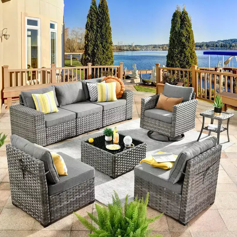 Marlton Set di mobili da esterno in vimini a 8 pezzi per patio, divano componibile con poltrona girevole e cuscini